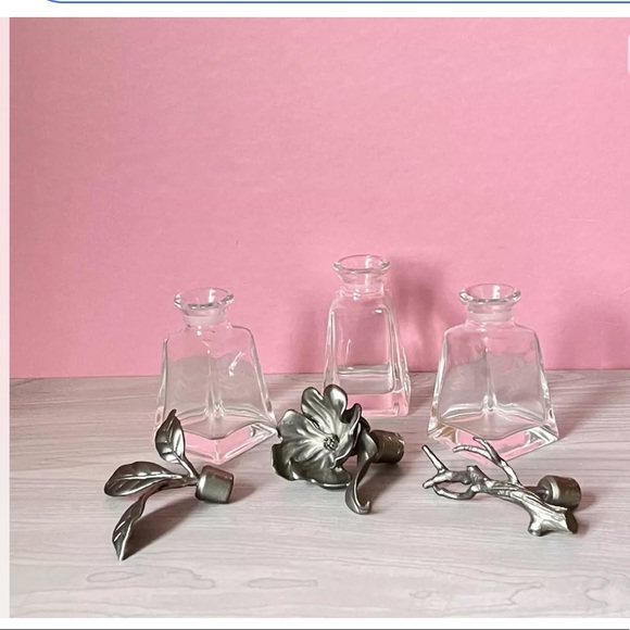 3 Piece Vanity Set Pewter Stoppers with Square Glass Decanter Bottles. - Picture 4 of 6